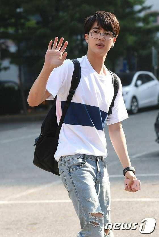 OOTD member BTS (Twitter.com/52seok)