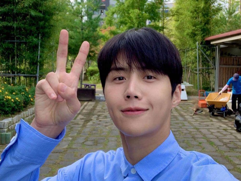Kian Populer, 9 Potret Selfie Kim Seon Ho yang Super Manis
