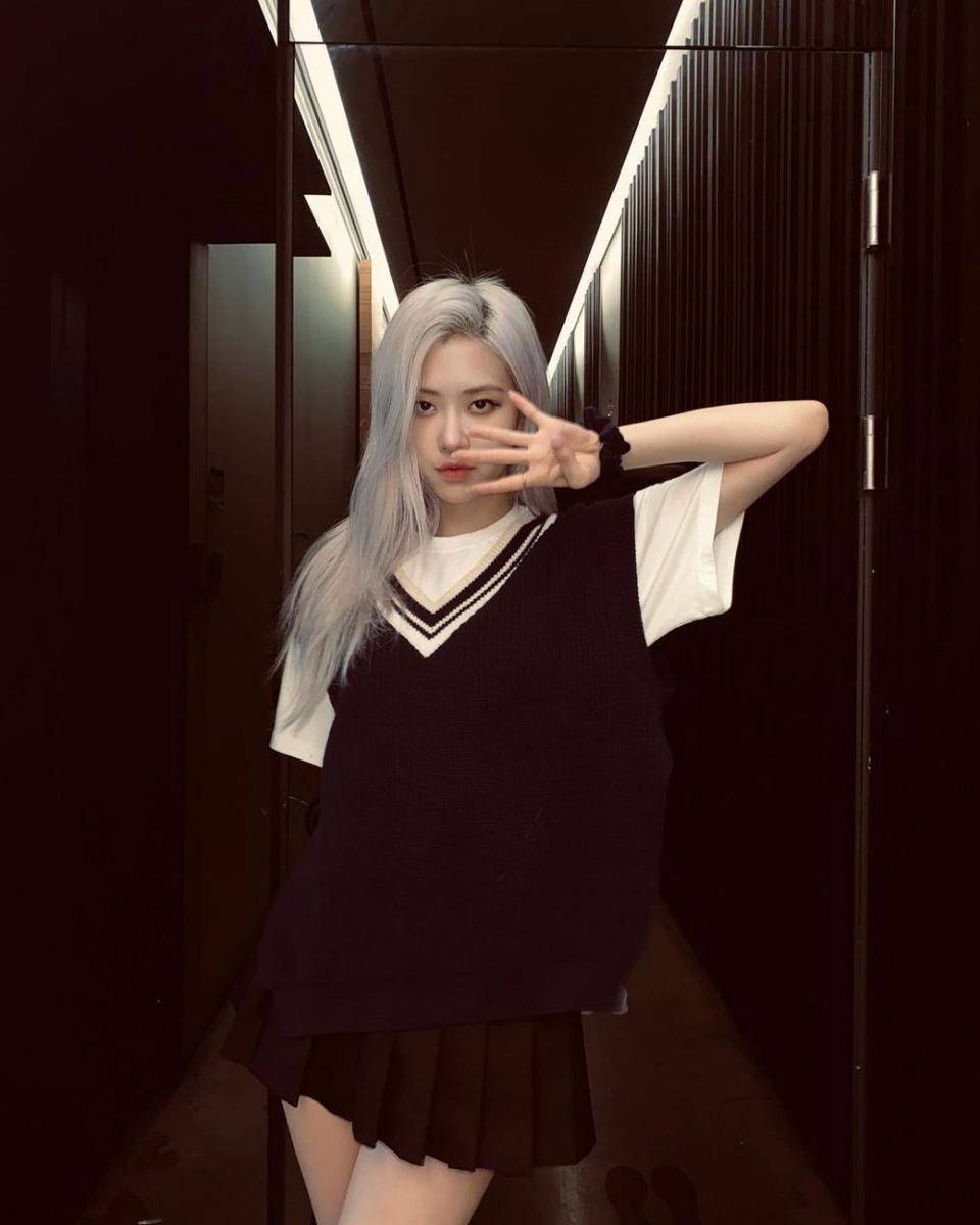 instagram.com/roses_are_rosie