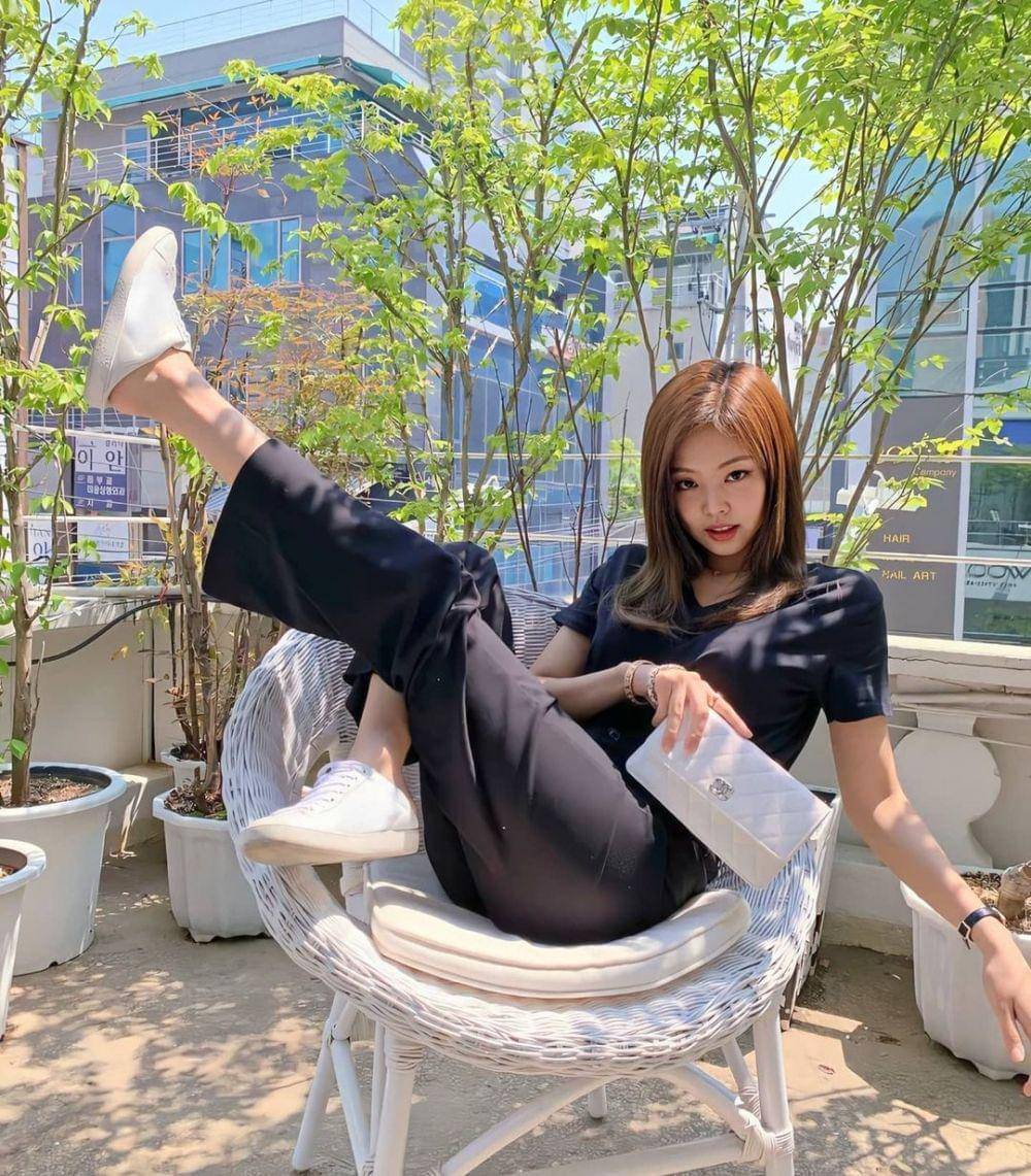 instagram.com/jennieblackspnk