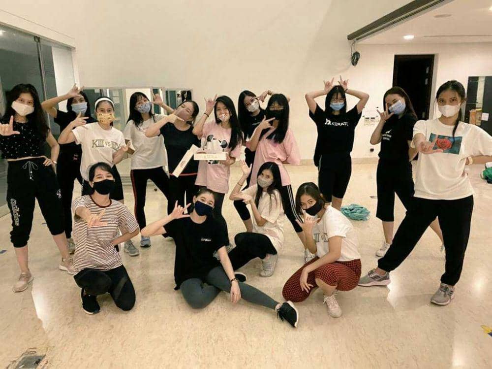 twitter.com/_JKT48TeamKIII