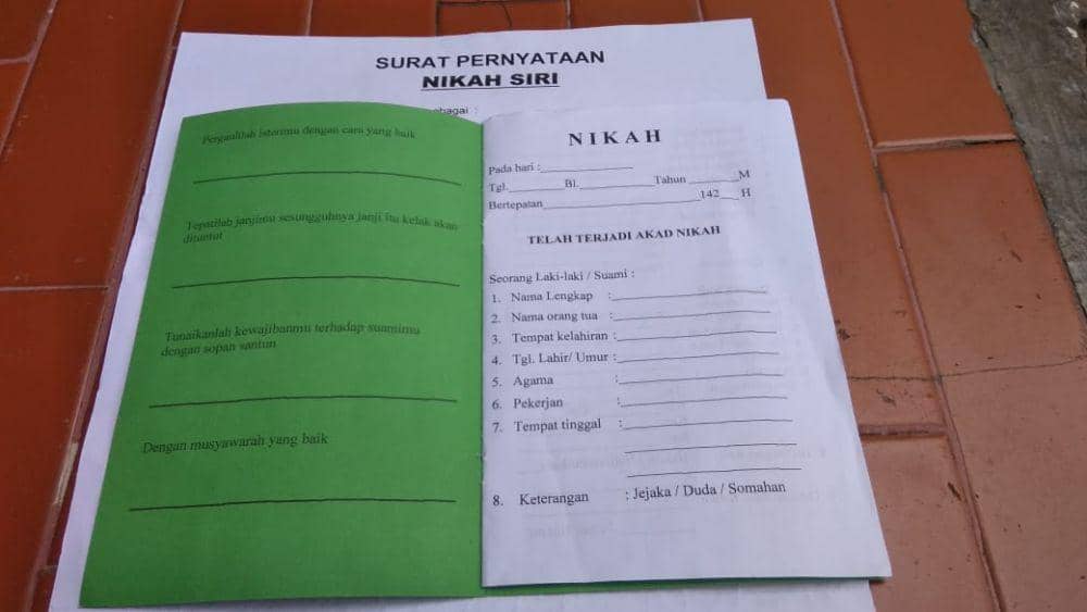 Buku dan surat pernyataan nikah siri yang beredar di Tulungagung, IDN Times/ Bramanta Pamungkas