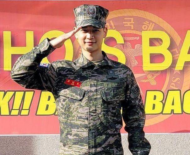 Minho SHINee selesai wajib militer. instagram.com/shinee
