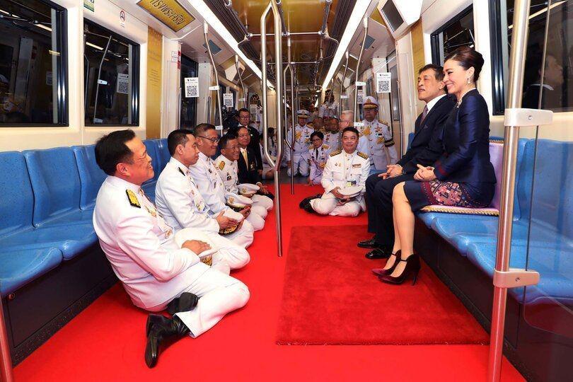 [FOTO] Raja Thailand Maha Vajiralongkorn Resmikan Kereta MRT Bangkok