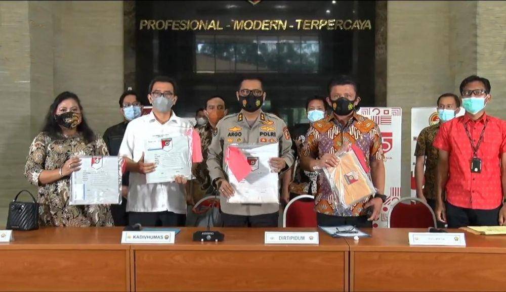 Ahli kebakaran Universitas Indonesia (UI), Prof Yulianto, Kadiv Humas Polri, Irjen Pol Argo Yuwono dan Direktur Tindak Pidana Umum Bareskrim Polri Brigjen Ferdy Sambo (Youtube.com/Divisi Humas Polri)