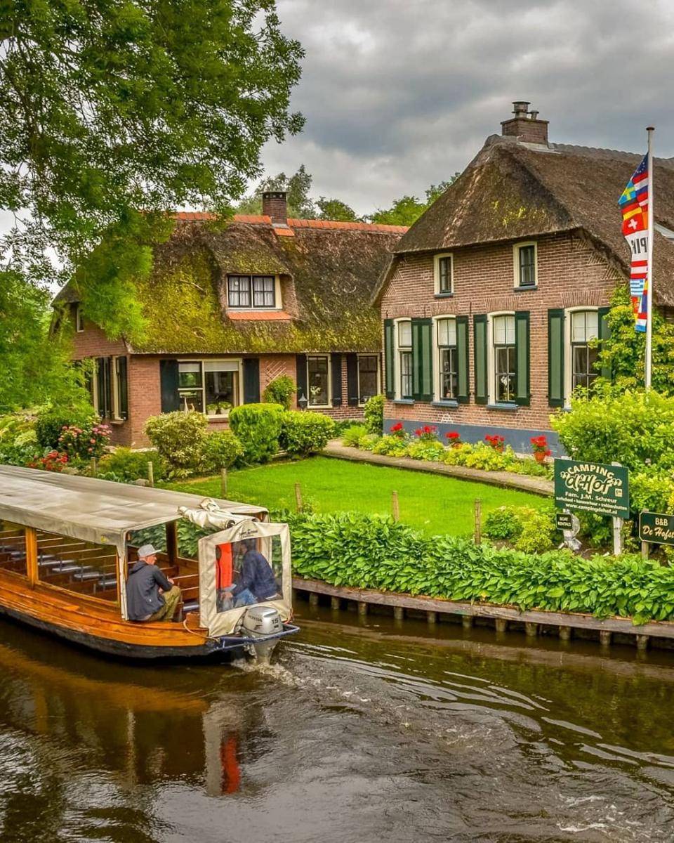 instagram.com/anna_travelholic