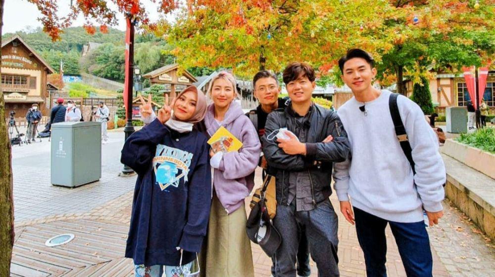 5 Potret Host Variety Show Tebaru 'Good Friends', Ada Jang Hansol