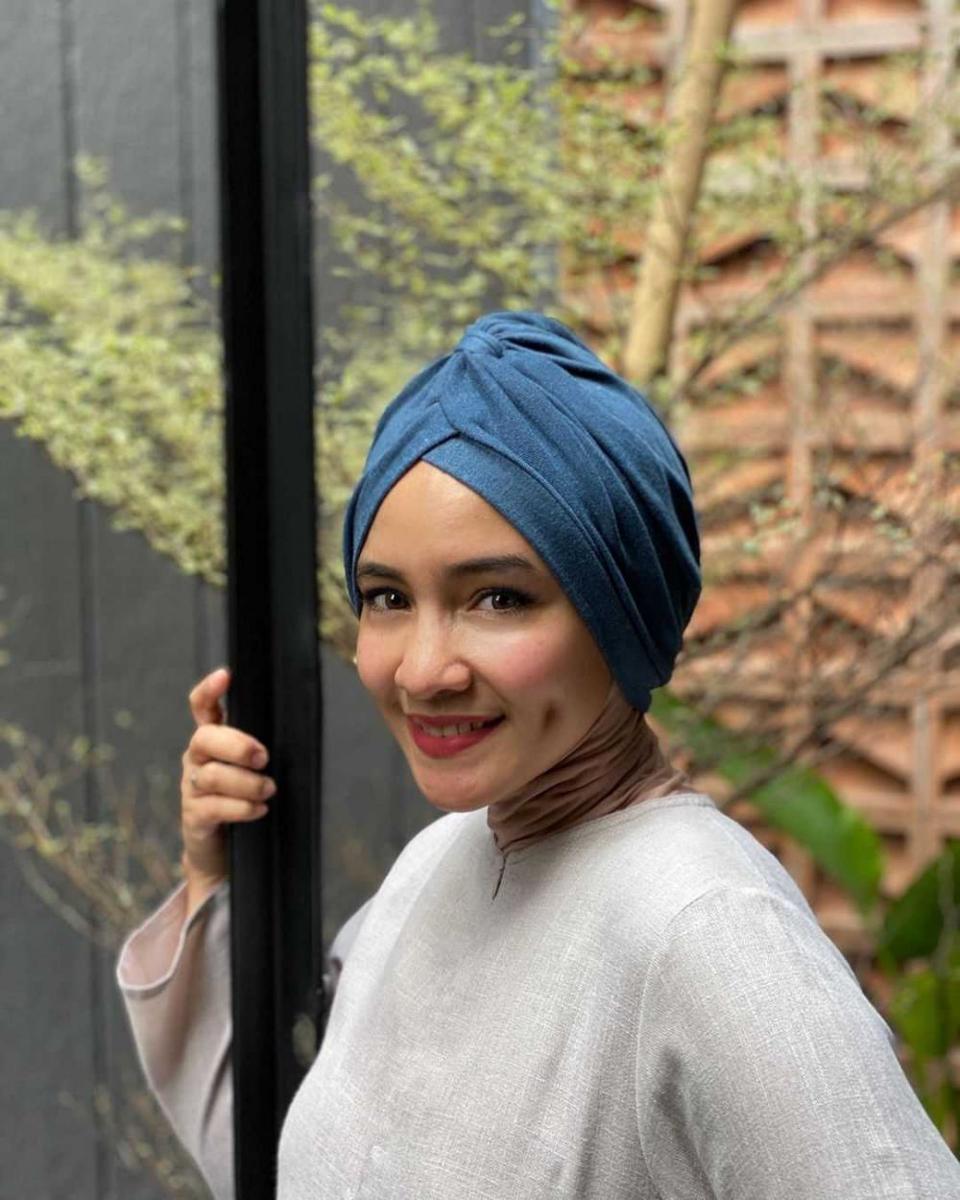 10 Potret Menawan Intan Nuraini dengan Lesung Pipi, Manis Abis!
