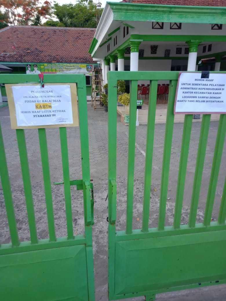 Kantor Kecamatan Kabuh Ditutup. IDN Times/Zainul Arifin