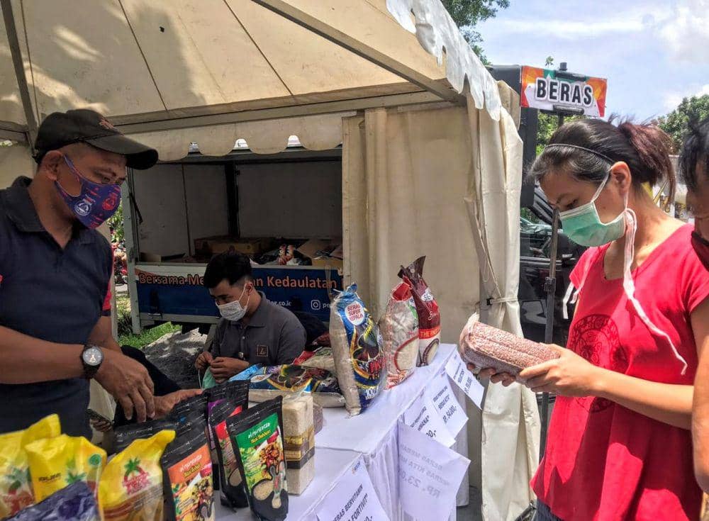 Operasi pasar yang digelar banyak diminati warga. IDN Times/Alfi Ramadana