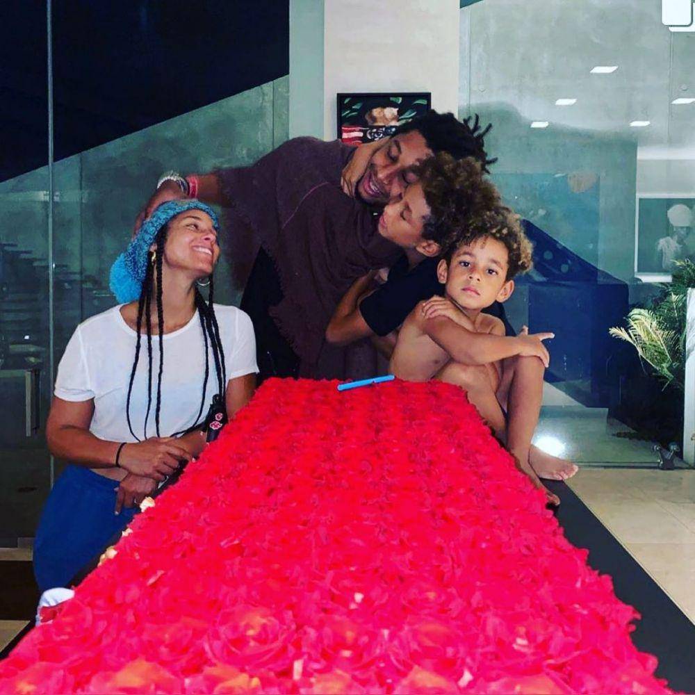 instagram.com/therealswizzz