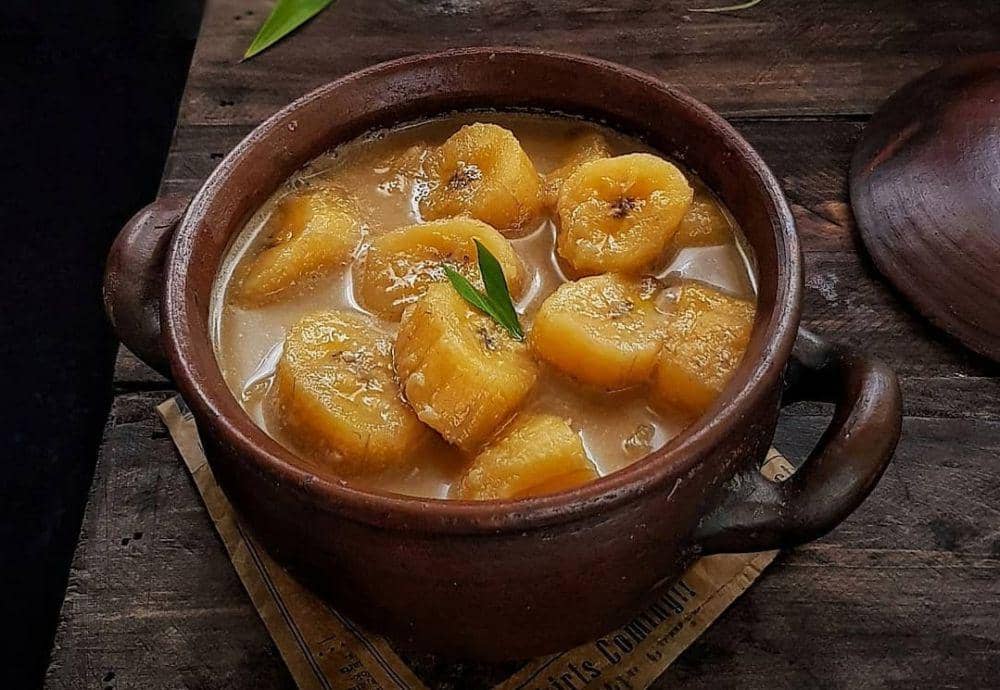 9 Kudapan Berbahan Pisang Khas Nusantara dengan Kuah dan Saus Lezat