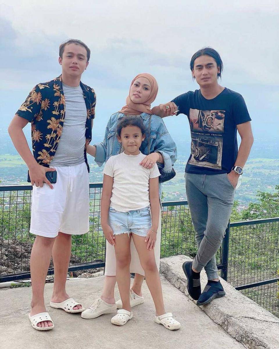 Instagram.com/regina_irawan03