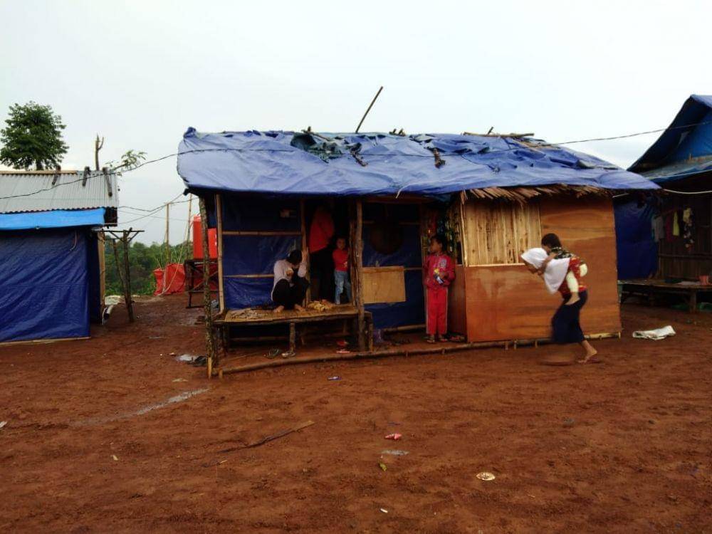 Huntara korban banjir awal tahun di Lebak rusak diterpa angin(Dok. IDN Times/Nanda)