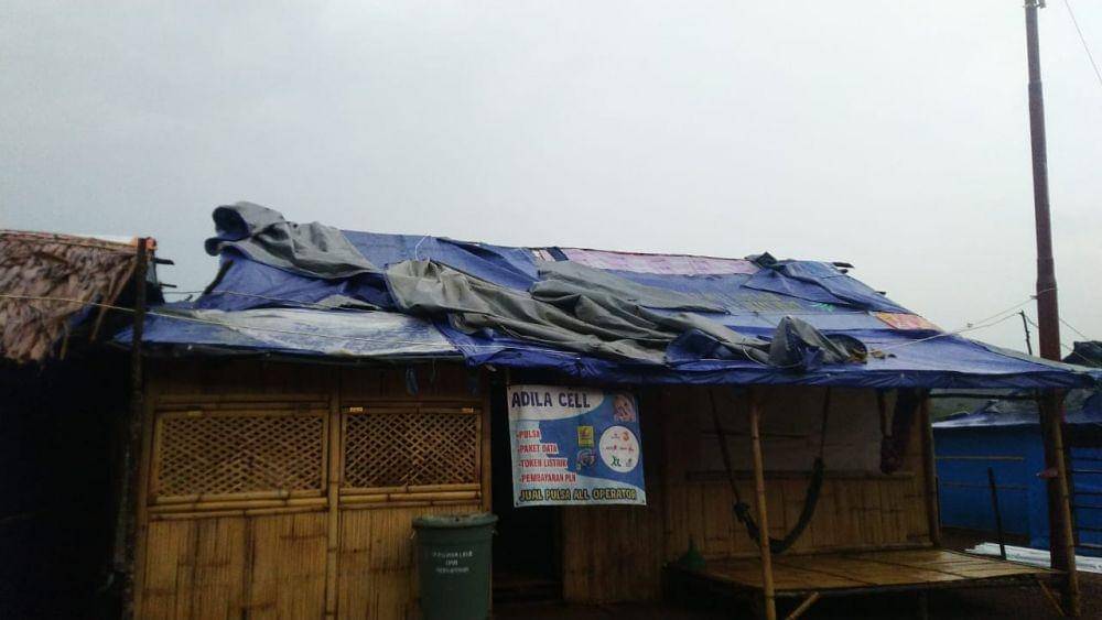 Huntara korban banjir awal tahun di Lebak rusak diterpa angin(Dok. IDN Times/Nanda)