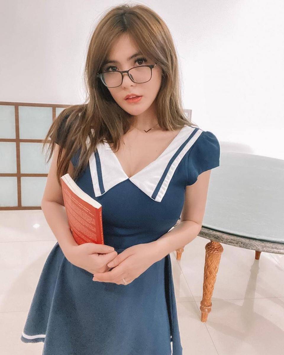 Instagram.com/angelalee.87