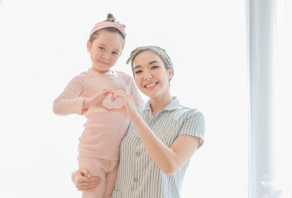 Terselip Doa, Ini 10 Inspirasi Nama Anak Perempuan dengan Makna Lembut