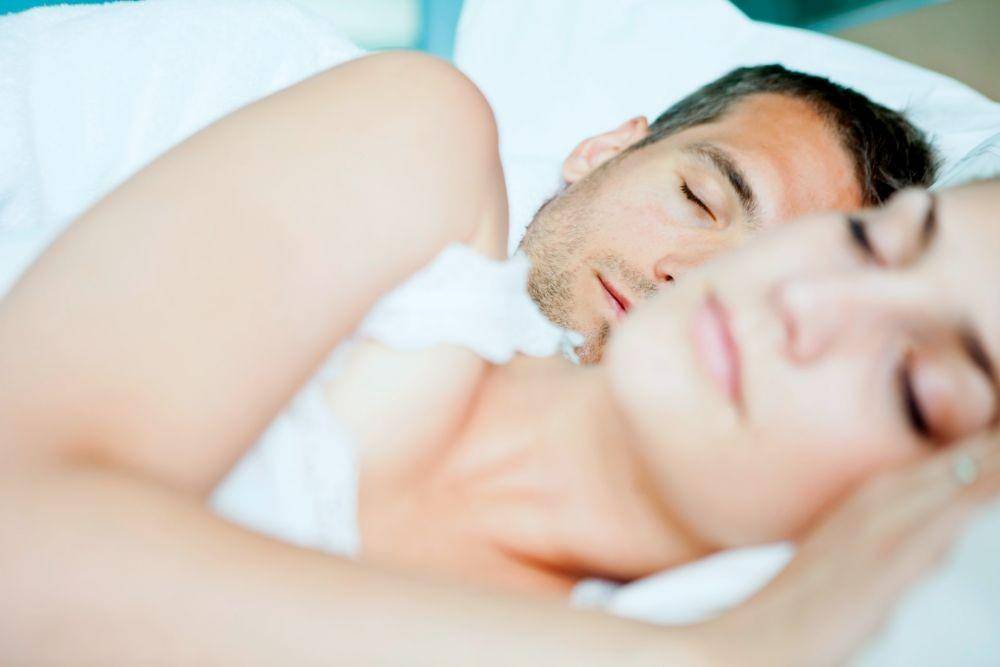 ilustrasi posisi seks spooning (unsplash.com/Damir Spanic)