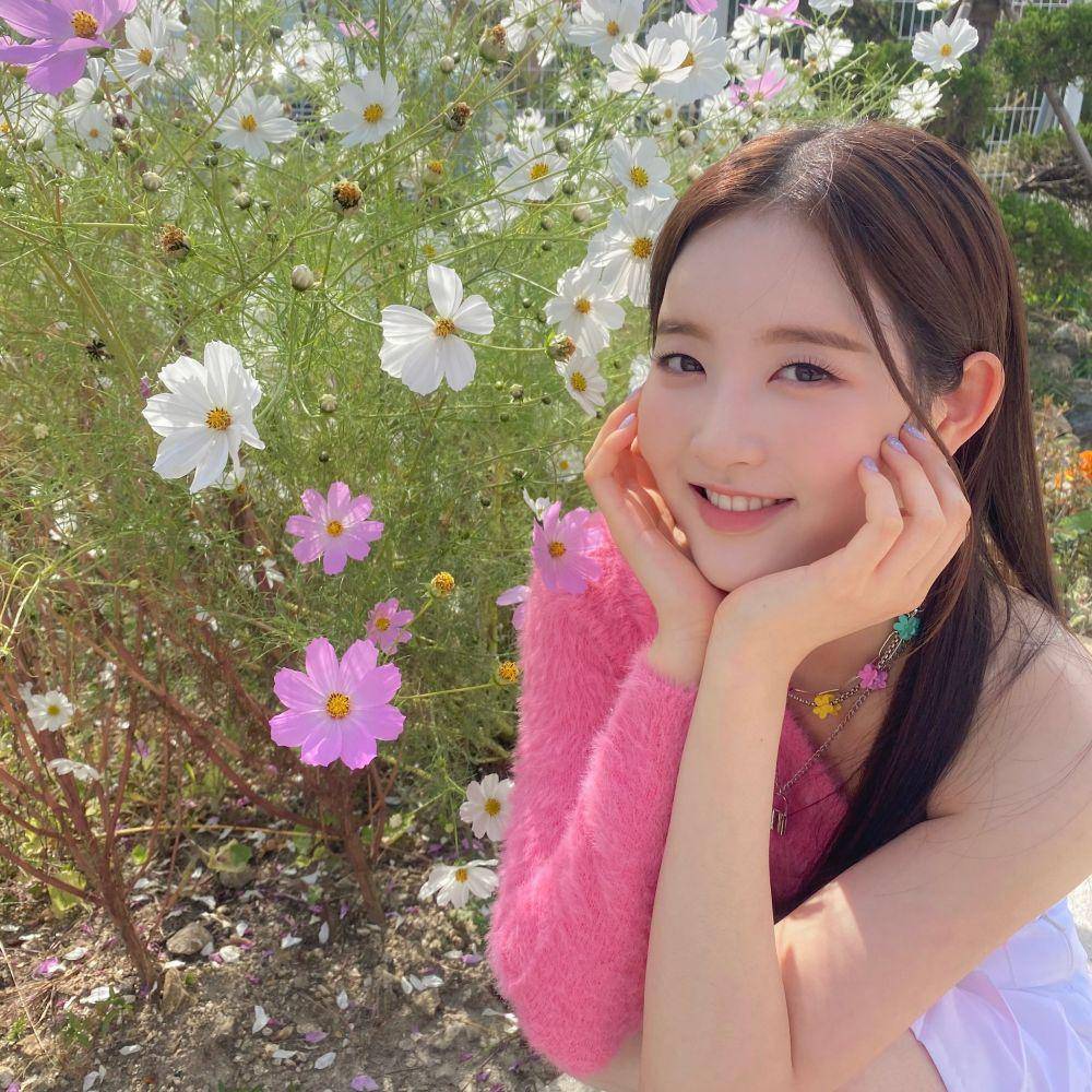 twitter.com/STAYC_official