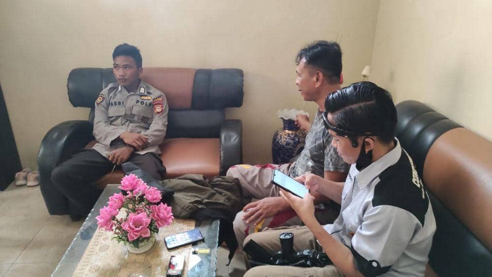 Pria Ini Jadi Polisi Gadungan untuk Pamer ke Teman Sekolah