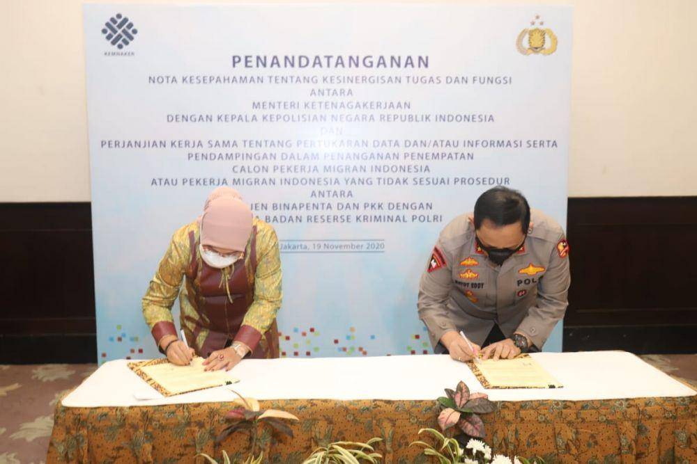 Penandatanganan nota kesepahaman Kemnaker dan Polri. Dok. Kemnaker