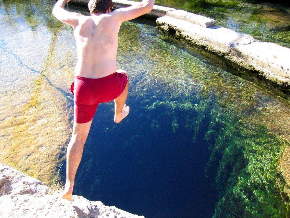 amazingplacesonearth.com