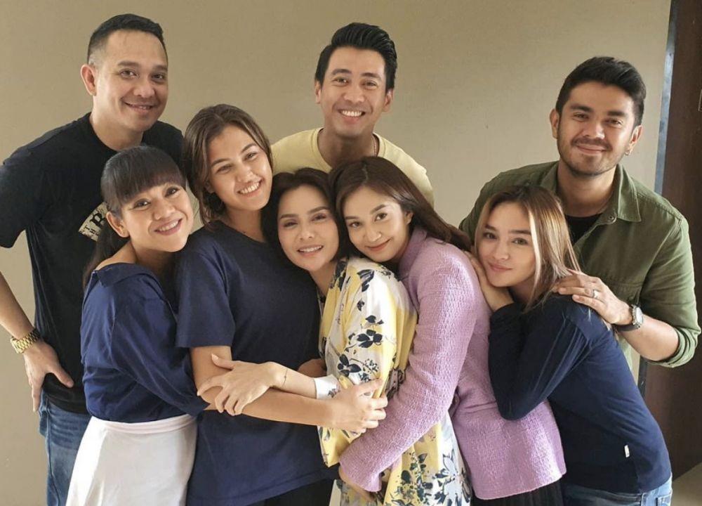 Tamat, 10 Potret Hangat Kebersamaan Cast Bawang Putih Berkulit Merah