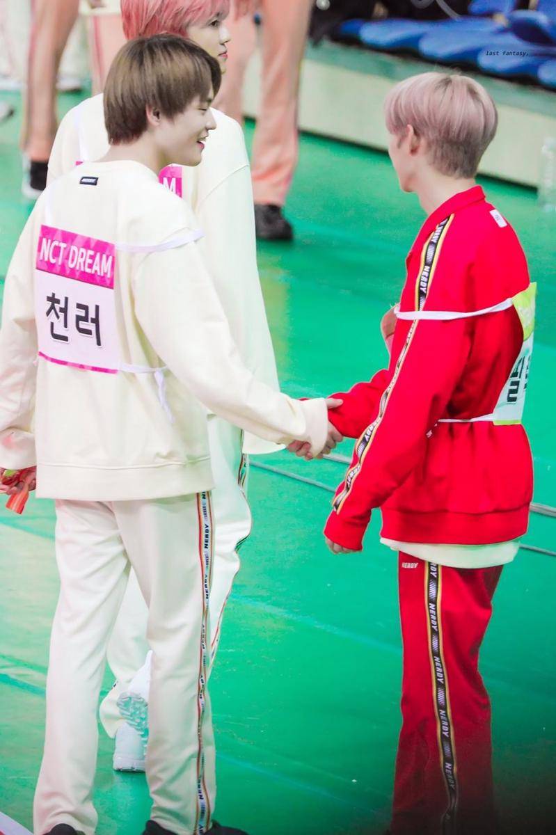 Chenle NCT & Felix Stray Kids (twitter.com/20000915net)