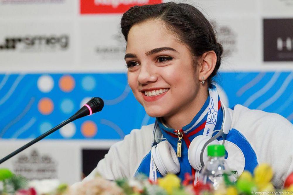 9 Potret Evgenia Medvedeva, Atlet Muda Ice Skating yang Bikin Terpana