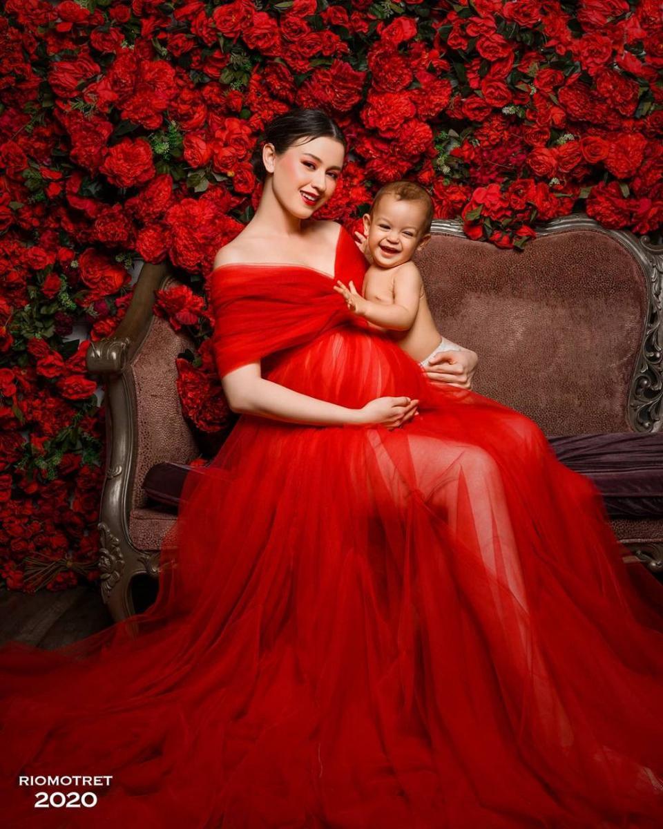 Melahirkan Anak Kedua, 10 Potret Maternity Shoot Kimberly Ryder