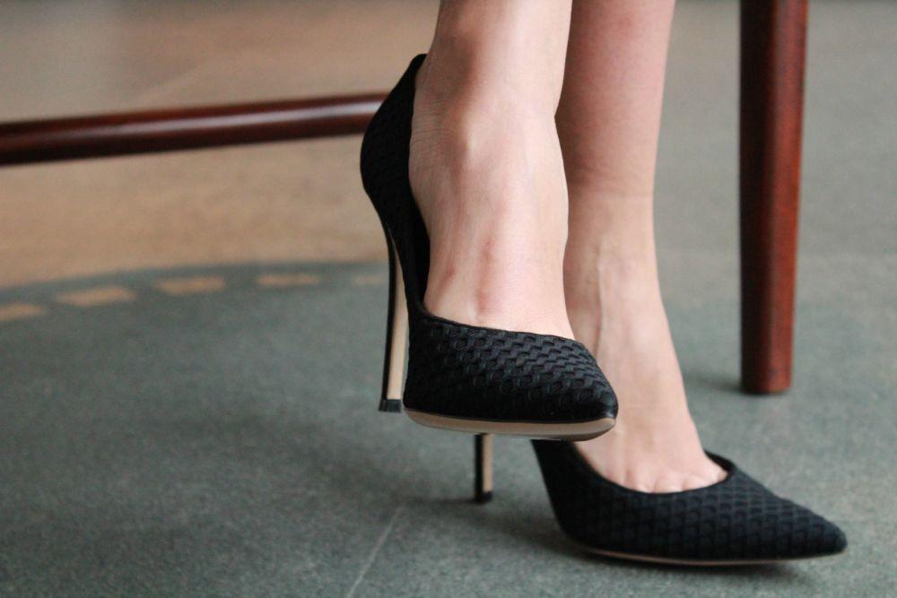 Alasan Perempuan Terlihat Lebih Menarik saat Pakai Sepatu High Heels