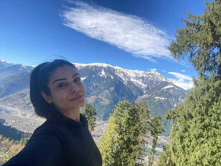 instagram.com/officialraveenatandon