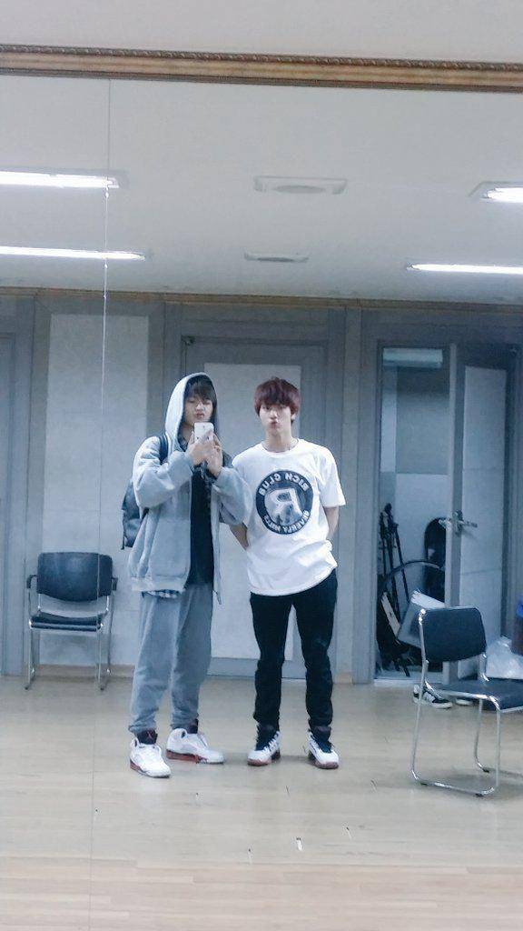 Twitter.com/BTS_twt