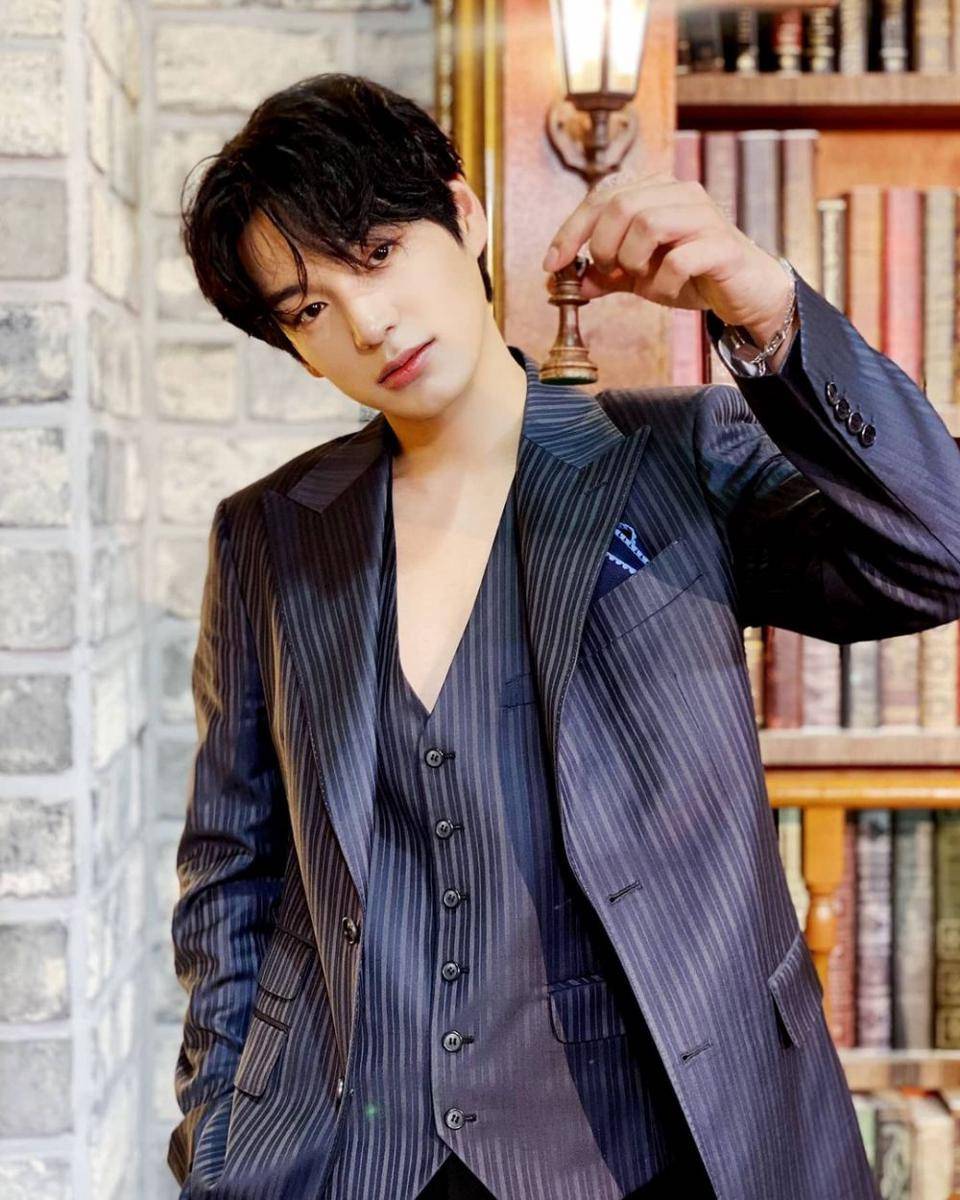 instagram.com/real.heochan