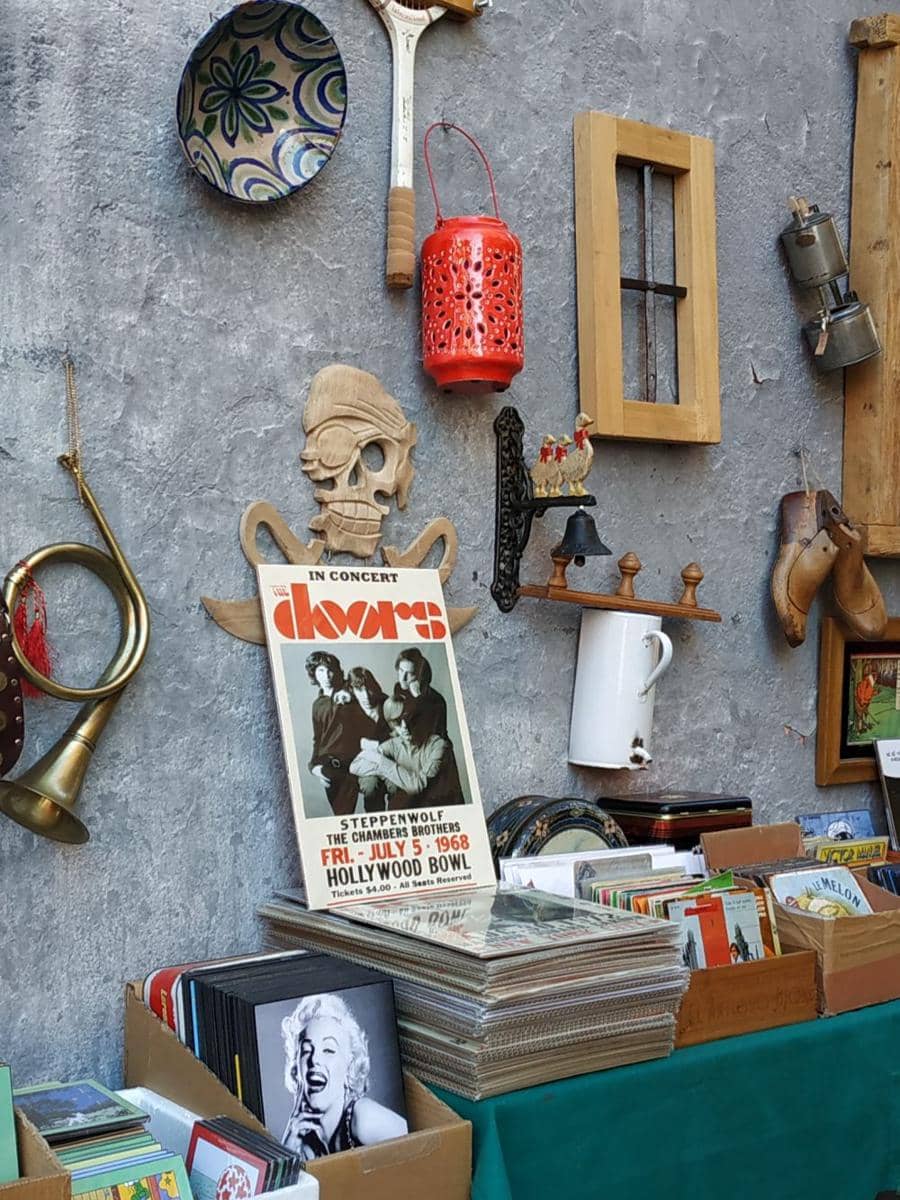 Foto barang yang dijual di pasar loak El Rastro.sumber: twitter.com/ María Canet