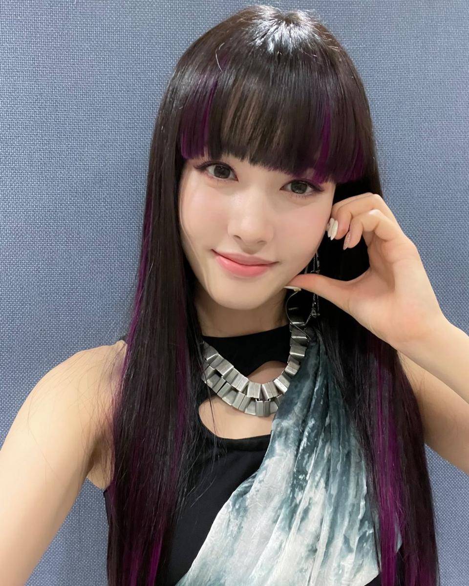 twitter.com/STAYC_official