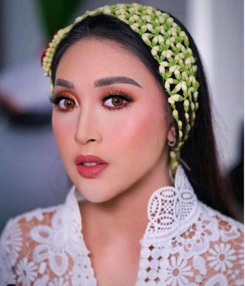 instagram.com/januarychristymakeup