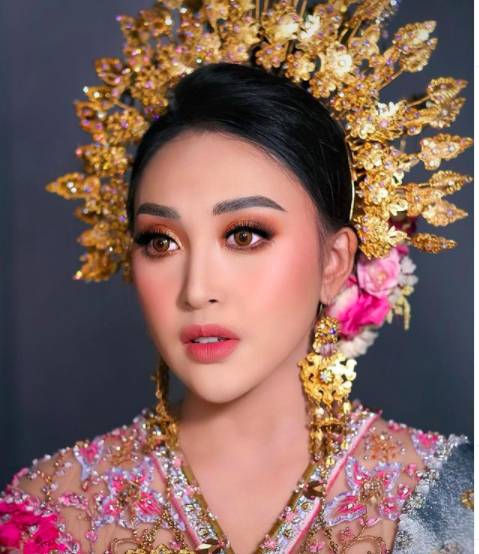 instagram.com/januarychristymakeup
