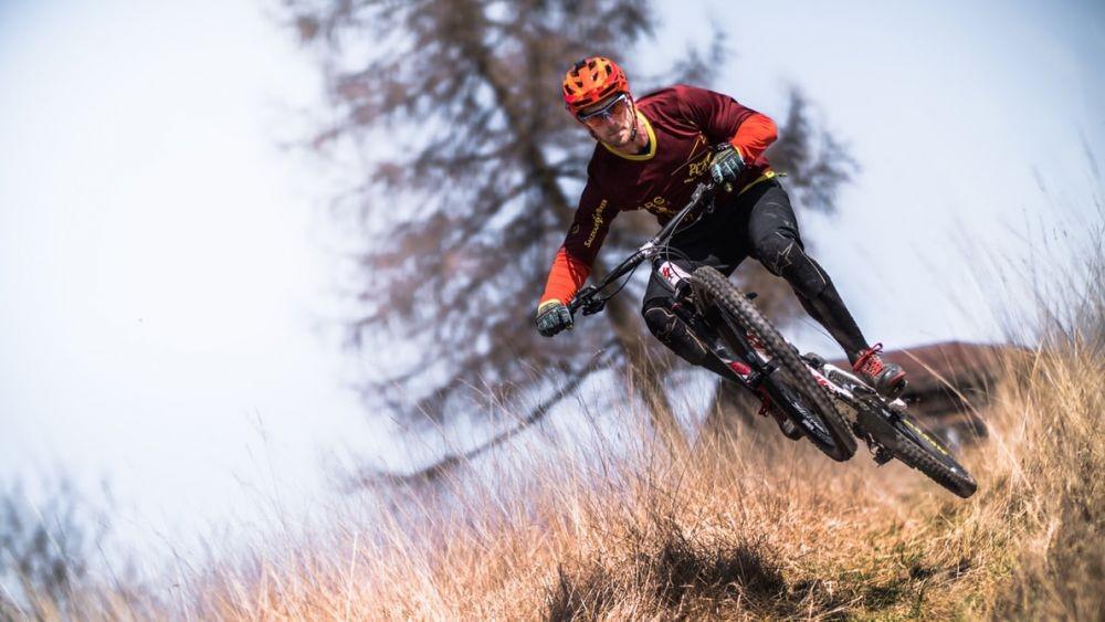 Jangan Asal Meluncur, Ini Tips Aman Bersepeda Downhill