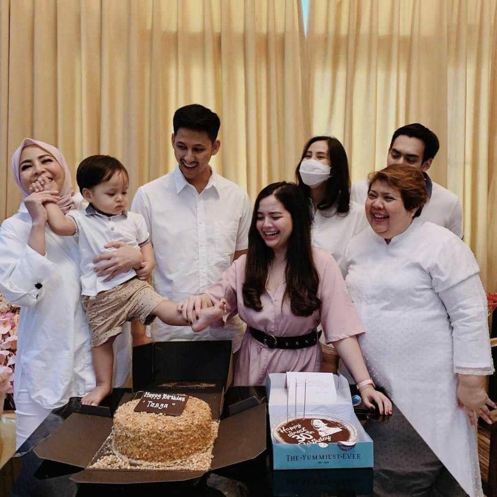 instagram.com/tasyakamila