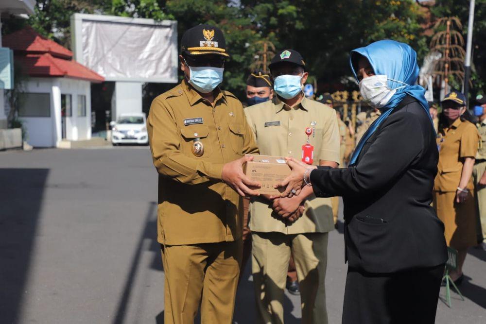 Mudahkan Kerja Stakeholder, Pemkot Malang Hibahkan 4 Peralatan Vicon