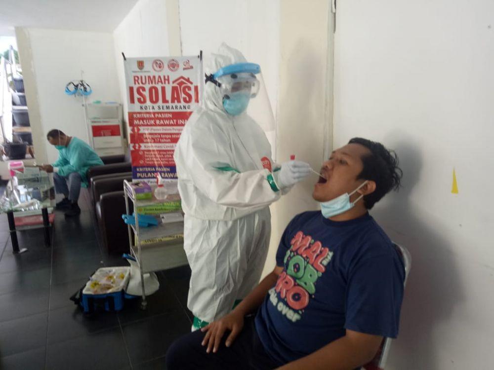 Getirnya Reporter RRI Kena COVID-19, Lihat Petugas Makamkan Ayahnya Tanpa APD