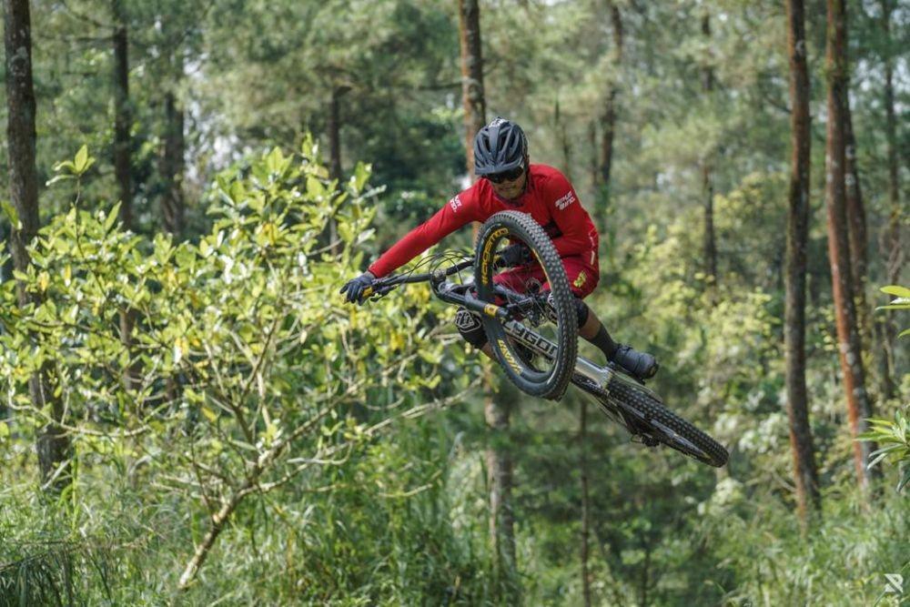 Tips Memilih Sepeda Downhill, Jangan Kaget Melihat Harganya Ya!