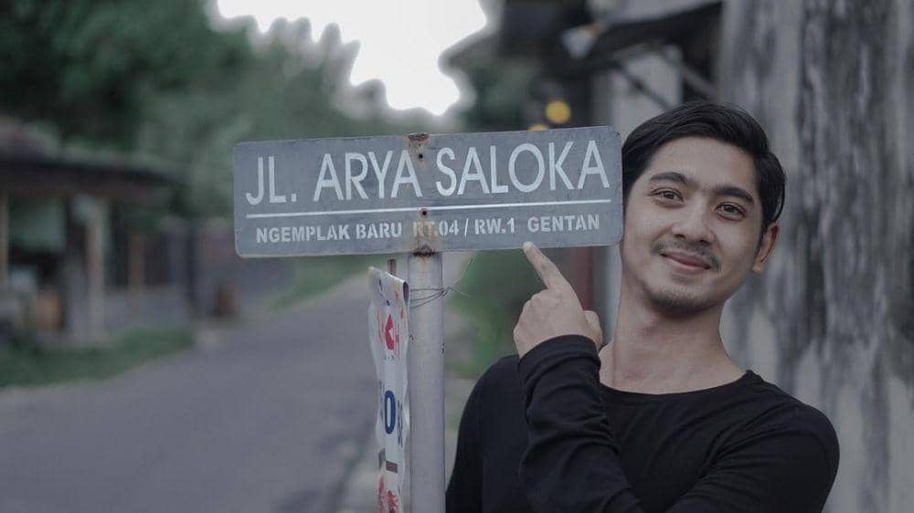 instagram.com/arya.saloka