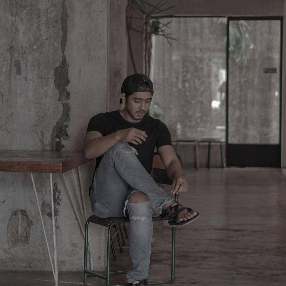 instagram.com/arya.saloka