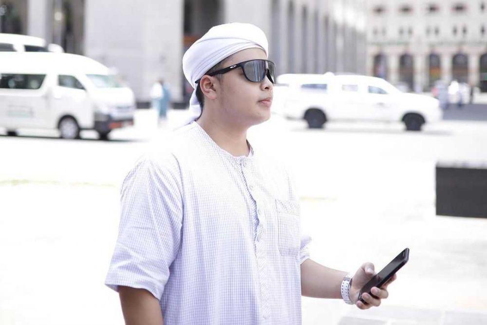 Dijuluki 'Jomblo Fisabilillah', 9 Potret Ameer Azzikra Ngebet Nikah