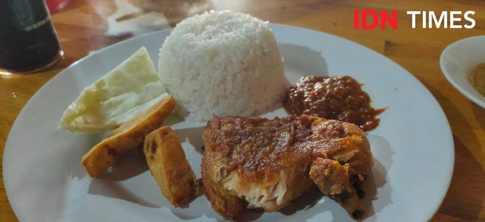 Salah satu menu di Oseng Mercon SMA (IDN Times/Doni Hermawan)