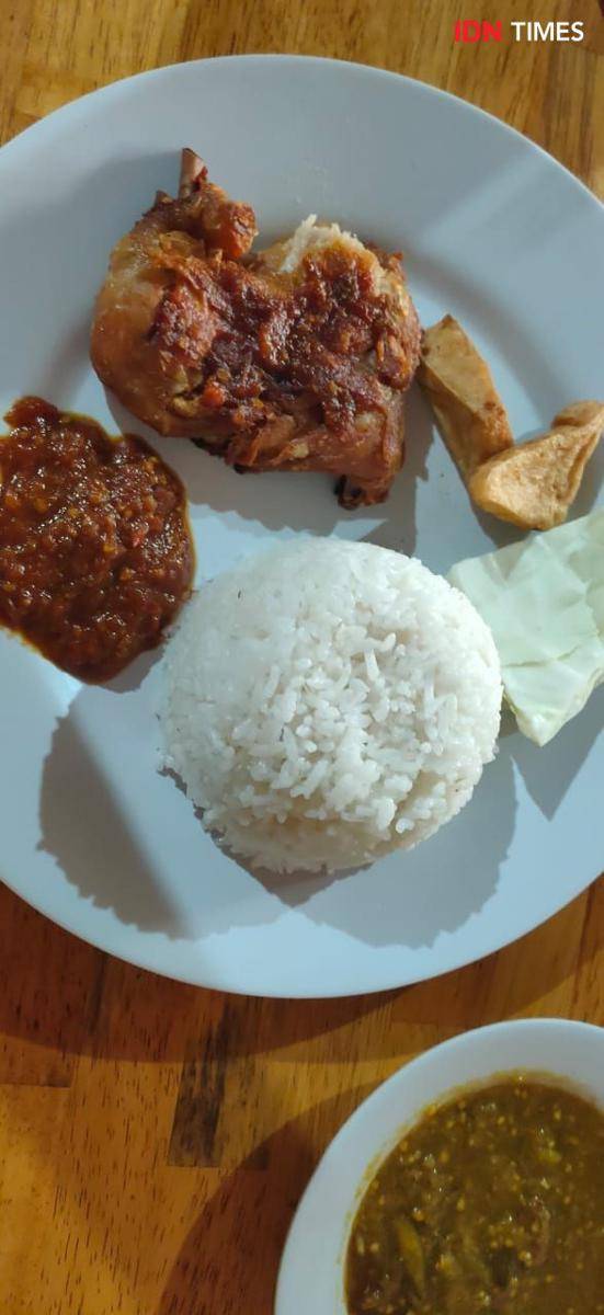 Salah satu menu di Oseng Mercon SMA (IDN Times/Doni Hermawan)