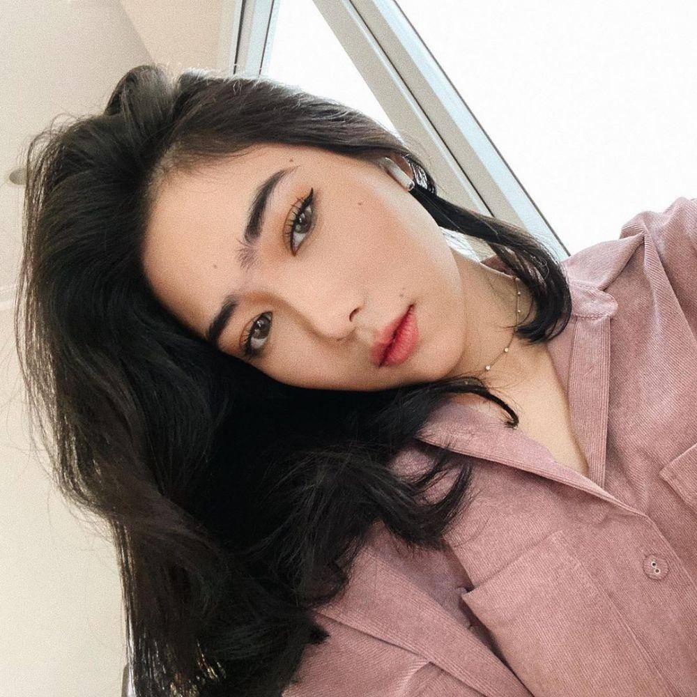 Isyana Sarasvati (instagram.com/isyanasarasvati)