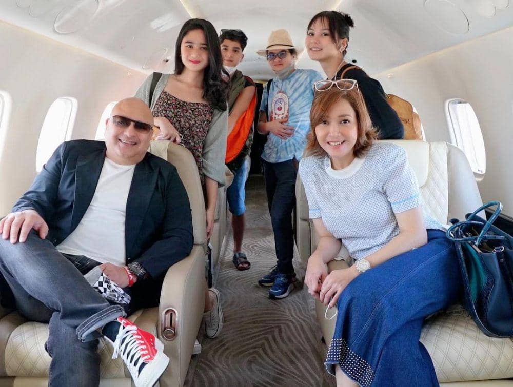 Dapat Lampu Hijau dari Ortu, 9 Artis Ini Liburan Bareng Keluarga Pacar